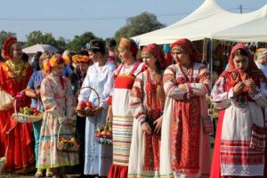 Как сшить русский народный сарафан